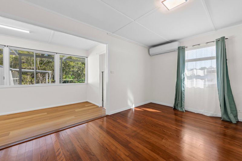 Photo - 22 Whiting Street, Beachmere QLD 4510 - Image 7