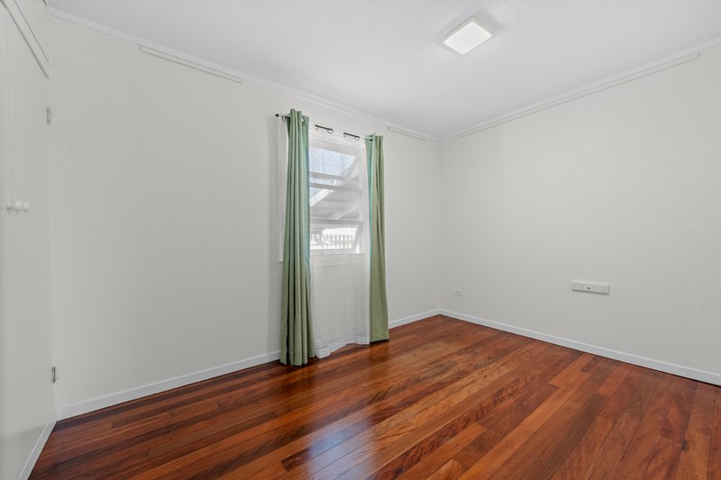 Photo - 22 Whiting Street, Beachmere QLD 4510 - Image 10