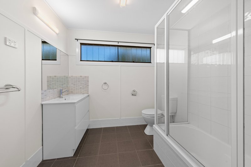 Photo - 22 Whiting Street, Beachmere QLD 4510 - Image 13