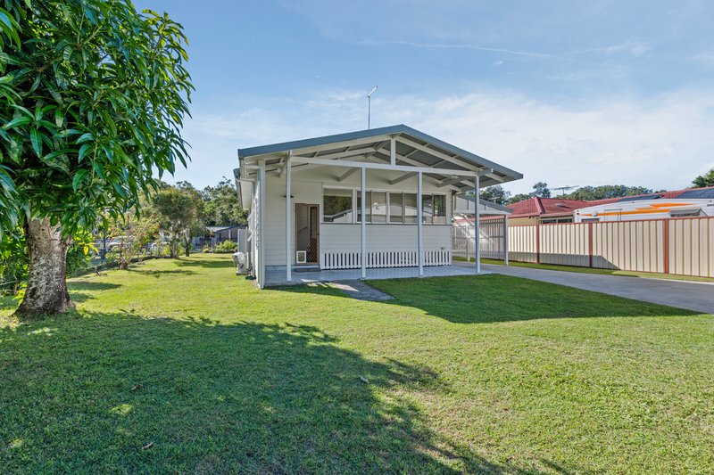Photo - 22 Whiting Street, Beachmere QLD 4510 - Image 17