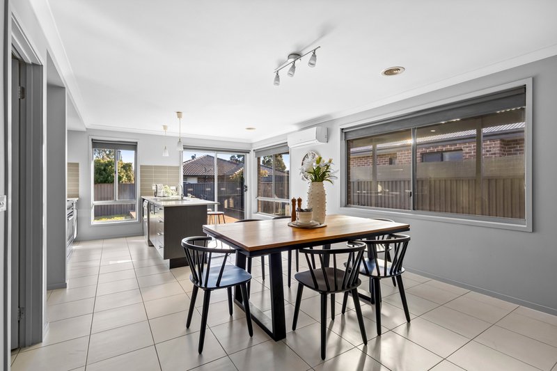 Photo - 22 Wilmott Street, Lucas VIC 3350 - Image 3