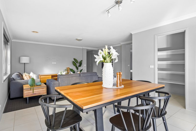 Photo - 22 Wilmott Street, Lucas VIC 3350 - Image 4