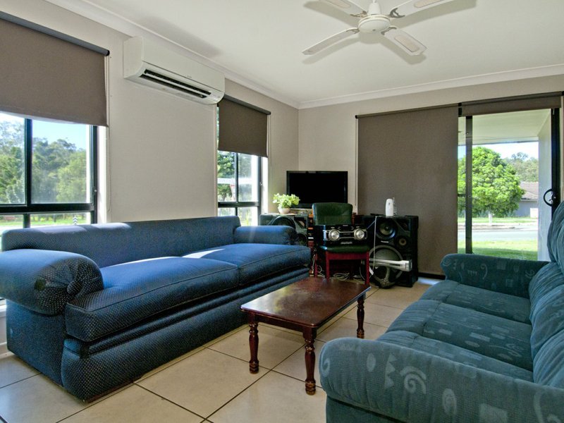 Photo - 2/2 Wyndham Circuit, Holmview QLD 4207 - Image 3