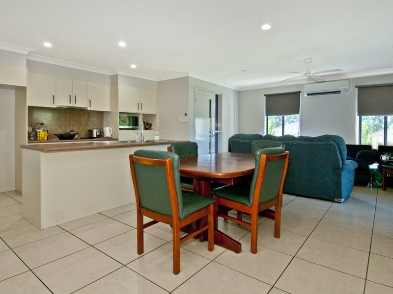 Photo - 2/2 Wyndham Circuit, Holmview QLD 4207 - Image 4