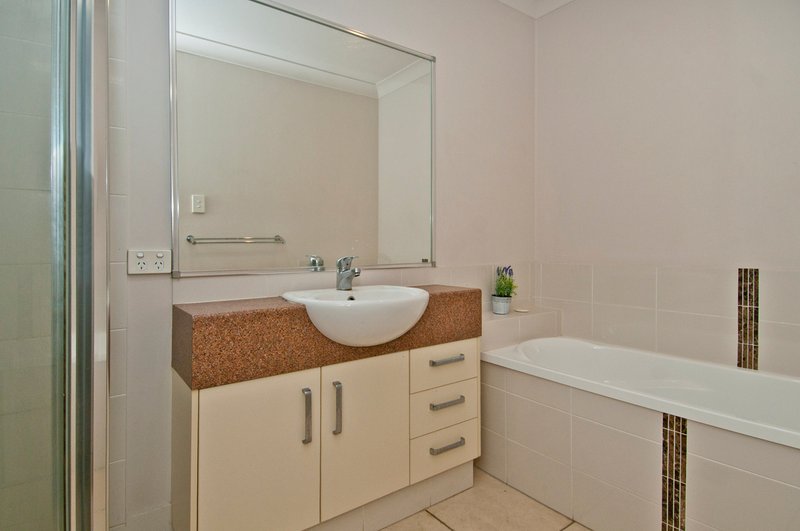 Photo - 2/2 Wyndham Circuit, Holmview QLD 4207 - Image 9