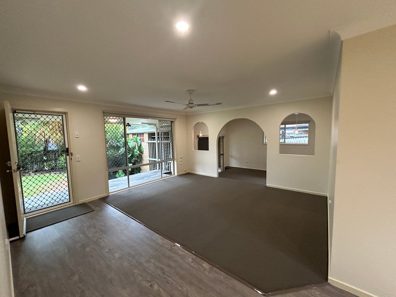 Photo - 22 Yangoora Crescent, Ashmore QLD 4214 - Image 3