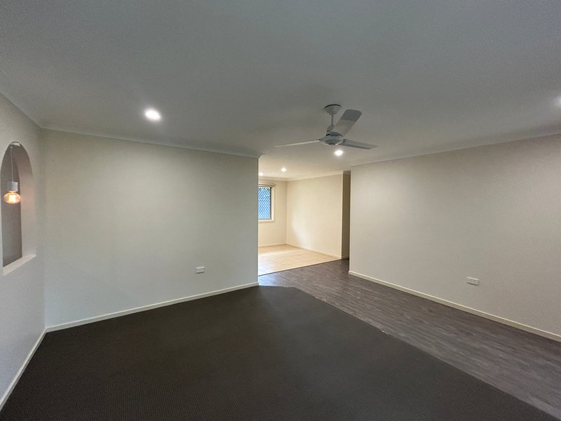 Photo - 22 Yangoora Crescent, Ashmore QLD 4214 - Image 4