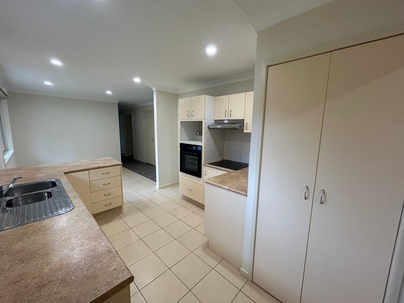 Photo - 22 Yangoora Crescent, Ashmore QLD 4214 - Image 9