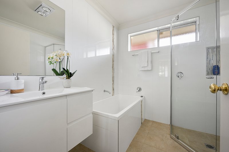 Photo - 22 Yaralla Crescent, Thornleigh NSW 2120 - Image 10