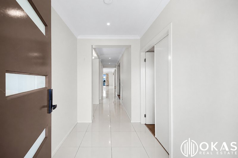 Photo - 22 Yellowbox Drive, Point Cook VIC 3030 - Image 2