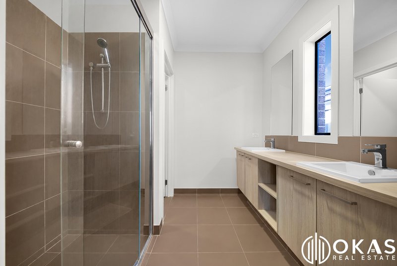 Photo - 22 Yellowbox Drive, Point Cook VIC 3030 - Image 3