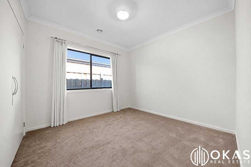 Photo - 22 Yellowbox Drive, Point Cook VIC 3030 - Image 6