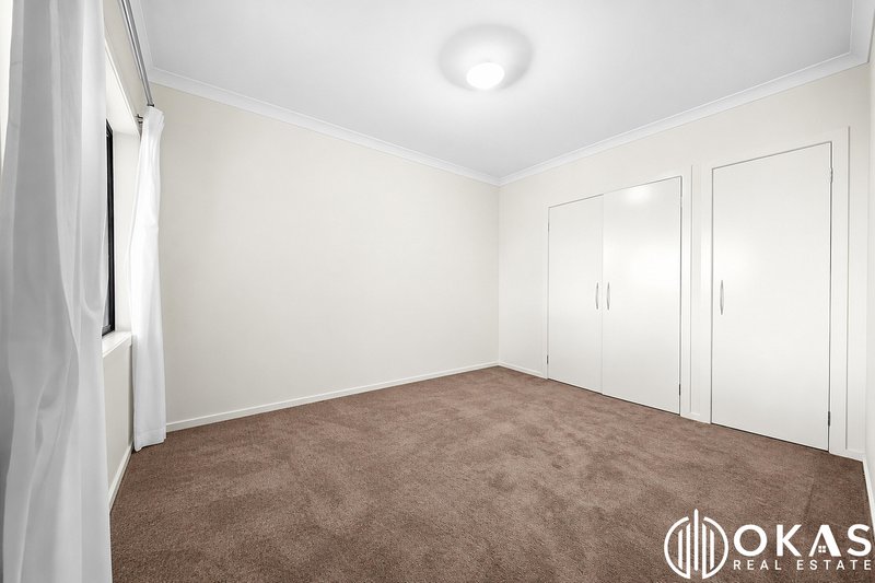 Photo - 22 Yellowbox Drive, Point Cook VIC 3030 - Image 8