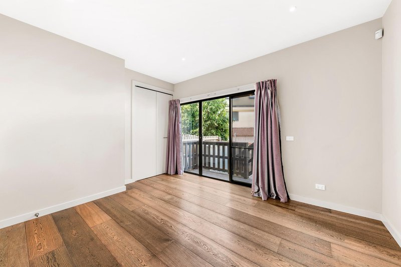 Photo - 2/20-22 Hughes Street, Burwood VIC 3125 - Image 3