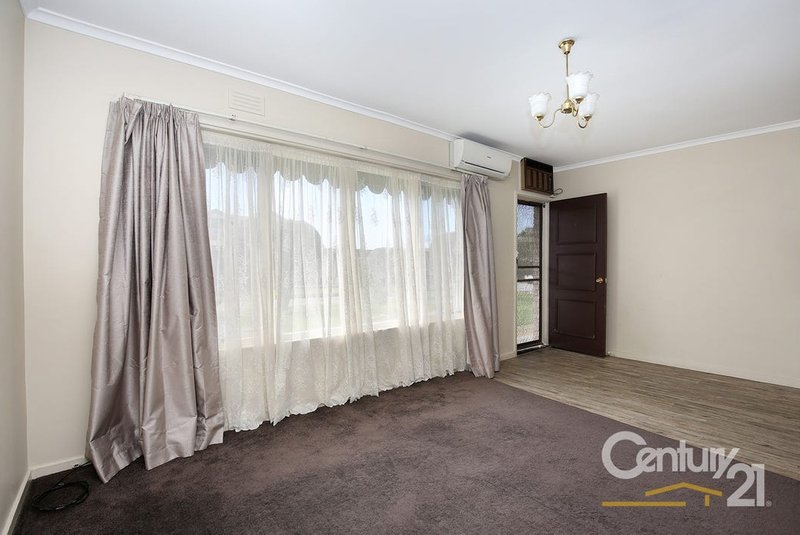 Photo - 2/20-24 Noble Street, Noble Park VIC 3174 - Image 2