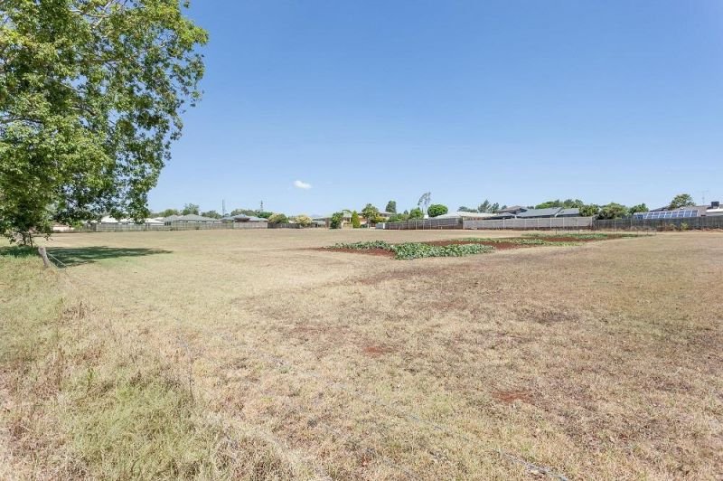 Photo - 2/20-42 Dallang Rd , Middle Ridge QLD 4350 - Image 8