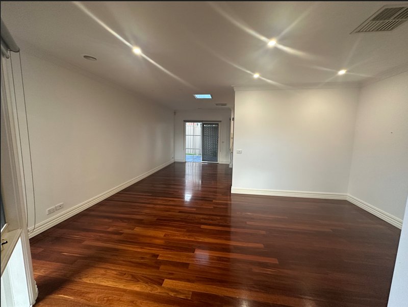 Photo - 2/20 Acacia Street, Glenroy VIC 3046 - Image 2