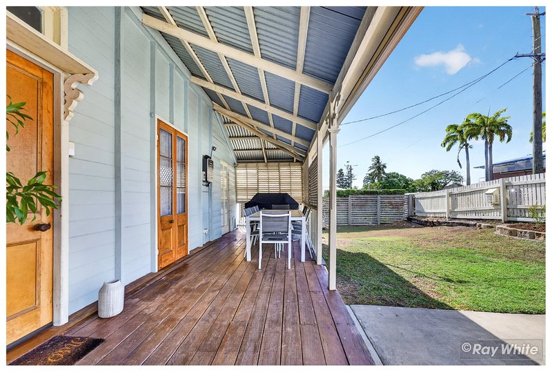 Photo - 220 Agnes Street, The Range QLD 4700 - Image 3