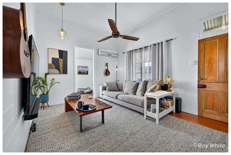 Photo - 220 Agnes Street, The Range QLD 4700 - Image 4