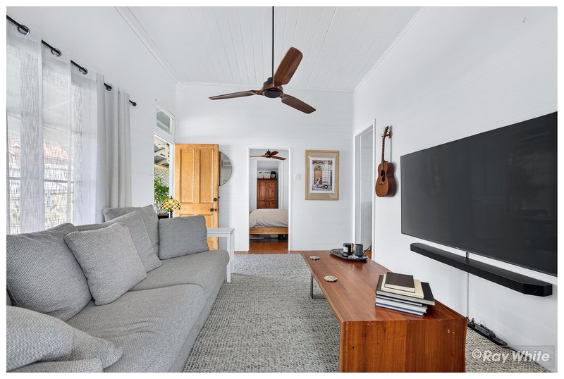 Photo - 220 Agnes Street, The Range QLD 4700 - Image 6