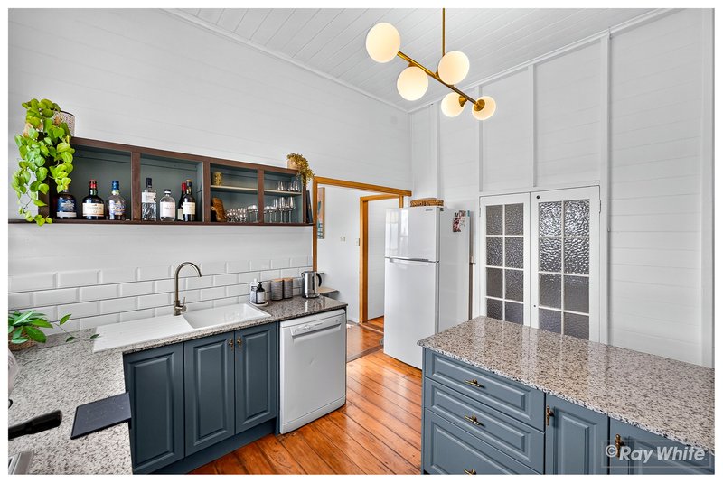 Photo - 220 Agnes Street, The Range QLD 4700 - Image 9