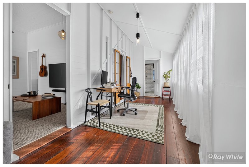 Photo - 220 Agnes Street, The Range QLD 4700 - Image 14
