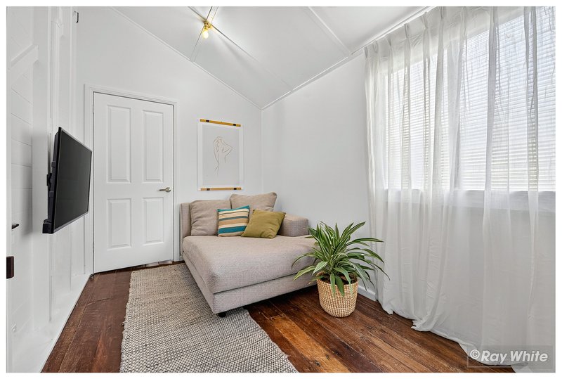 Photo - 220 Agnes Street, The Range QLD 4700 - Image 17