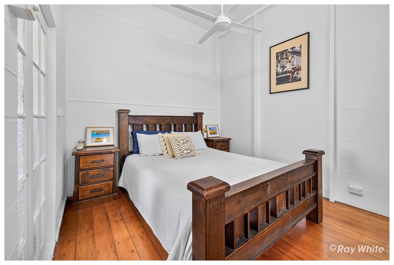 Photo - 220 Agnes Street, The Range QLD 4700 - Image 20
