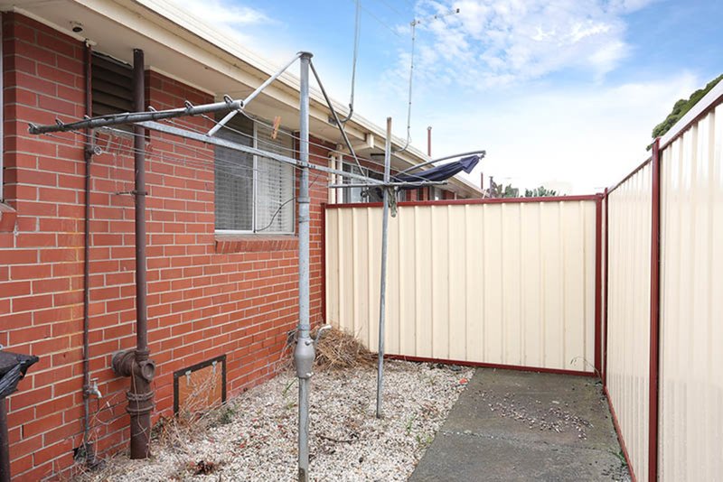 Photo - 2/20 Alexander Avenue, Thomastown VIC 3074 - Image 6