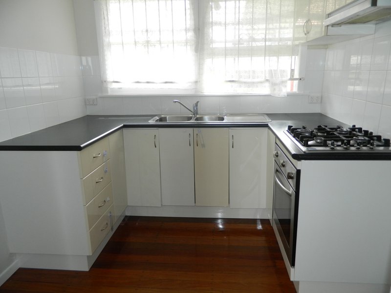 Photo - 2/20 Allamanda Street, Fairfield QLD 4103 - Image 4