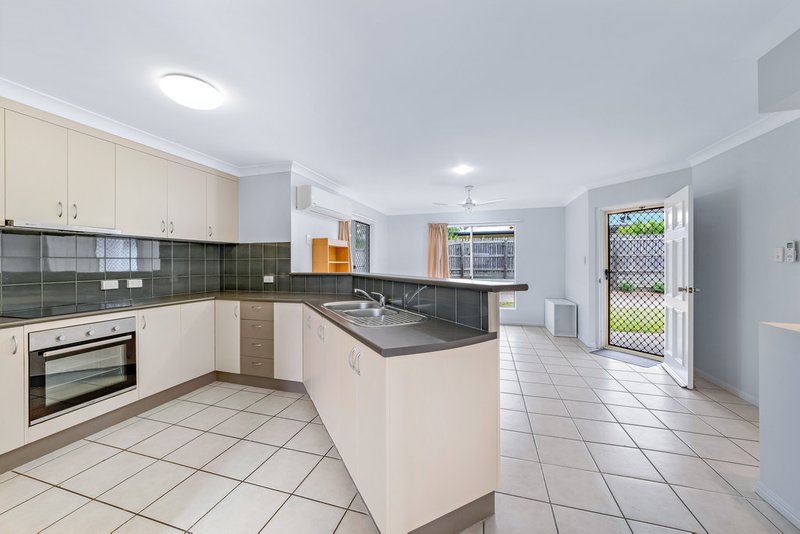 Photo - 2/20 Banksia Court, Cannonvale QLD 4802 - Image 5