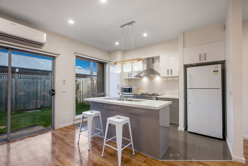 Photo - 2/20 Bristol Road, Pascoe Vale VIC 3044 - Image 3