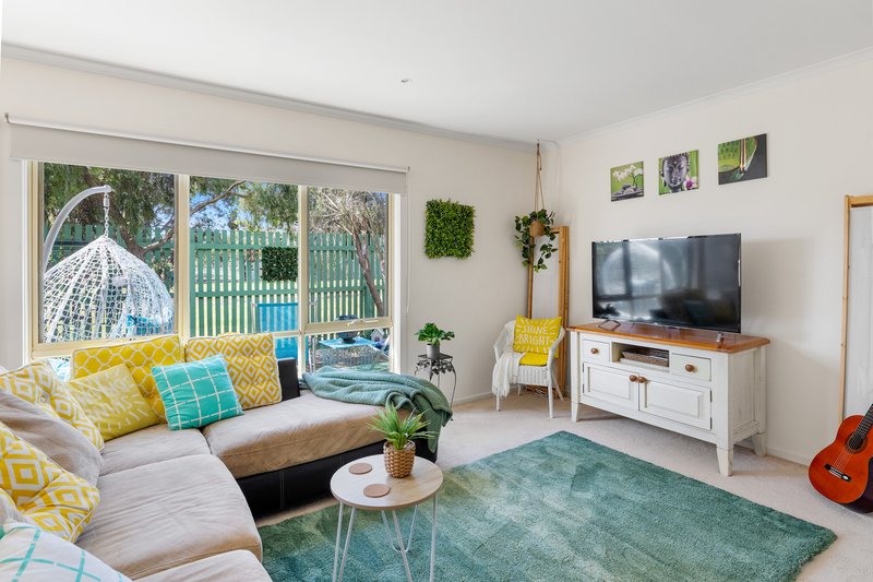 Photo - 2/20 Centenary Crescent, Werribee VIC 3030 - Image 6