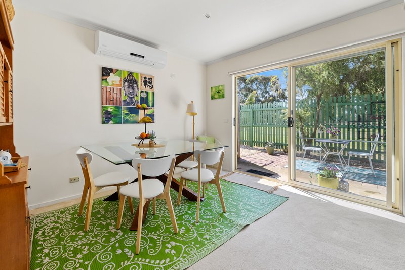 Photo - 2/20 Centenary Crescent, Werribee VIC 3030 - Image 8