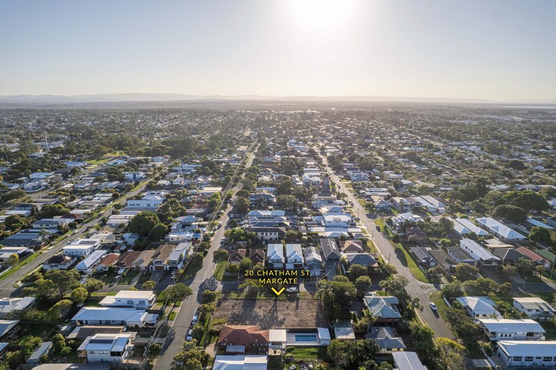 Photo - 2/20 Chatham Street, Margate QLD 4019 - Image 13