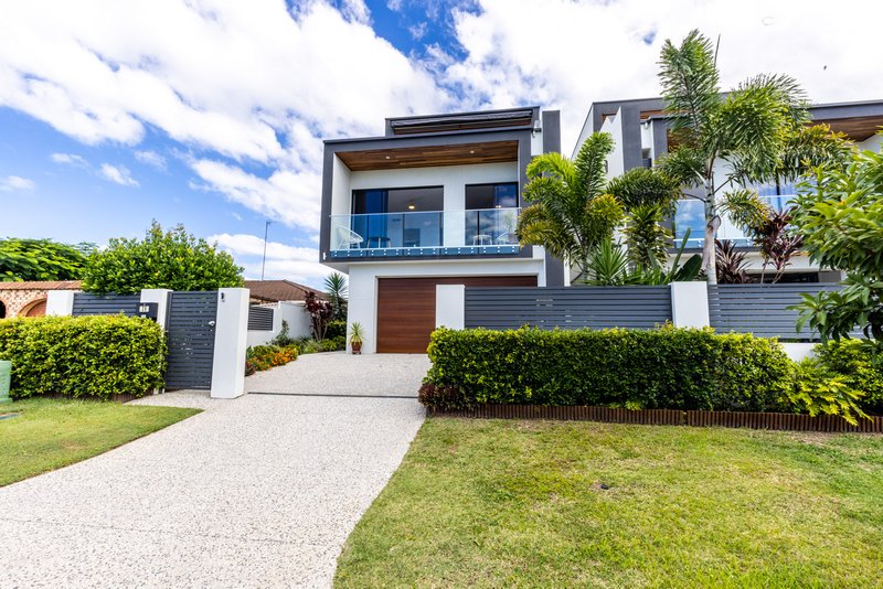 Photo - 2/20 Delungra Street, Broadbeach Waters QLD 4218 - Image 3