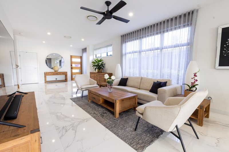 Photo - 2/20 Delungra Street, Broadbeach Waters QLD 4218 - Image 7