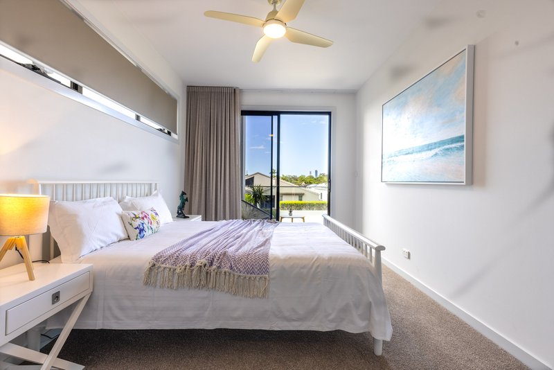 Photo - 2/20 Delungra Street, Broadbeach Waters QLD 4218 - Image 14