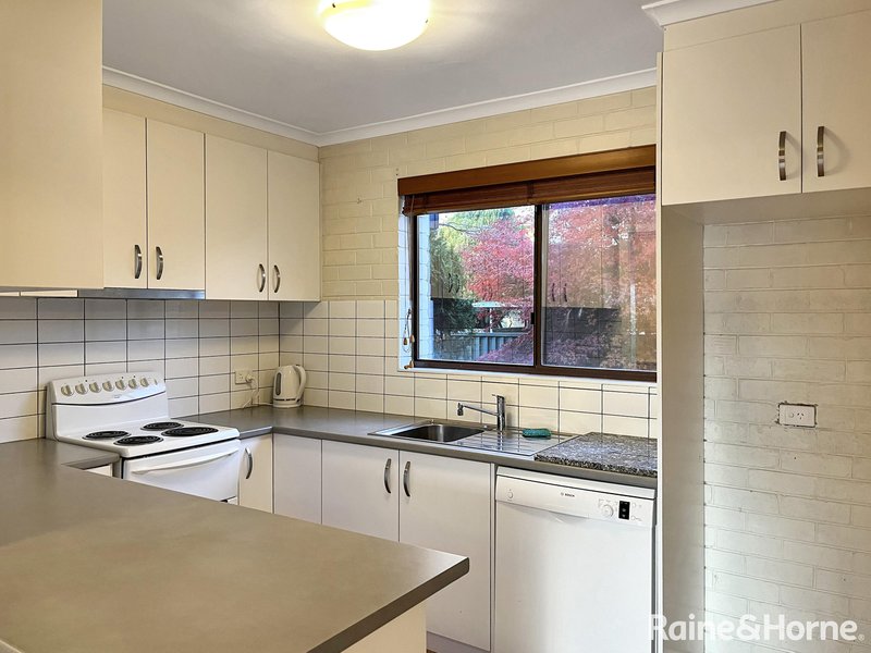 Photo - 2/20 Donald Road, Queanbeyan NSW 2620 - Image 5