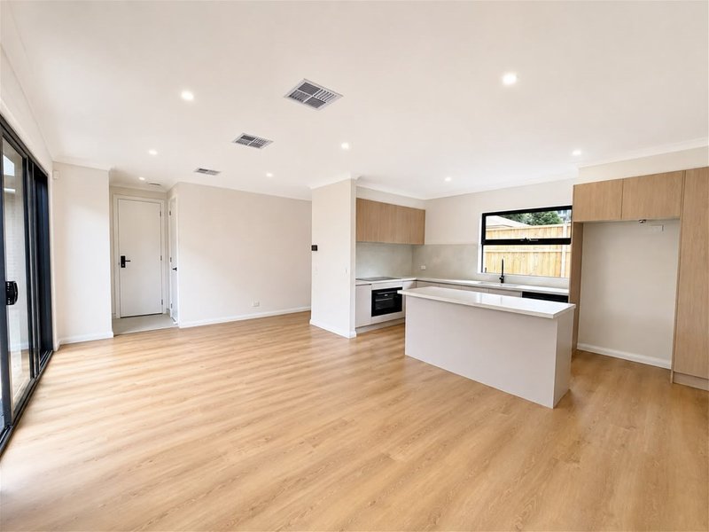 Photo - 2/20 Duffy Street, Essendon North VIC 3041 - Image 3