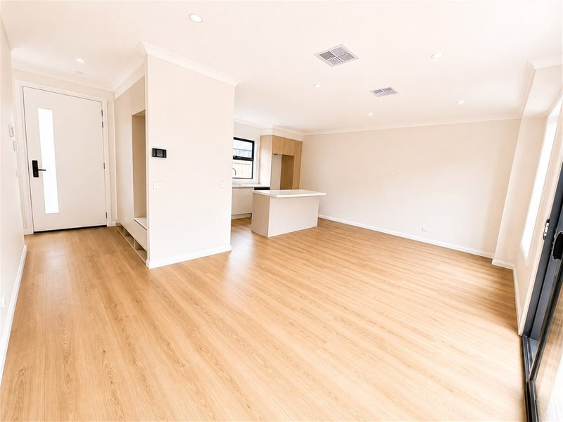 Photo - 2/20 Duffy Street, Essendon North VIC 3041 - Image 5