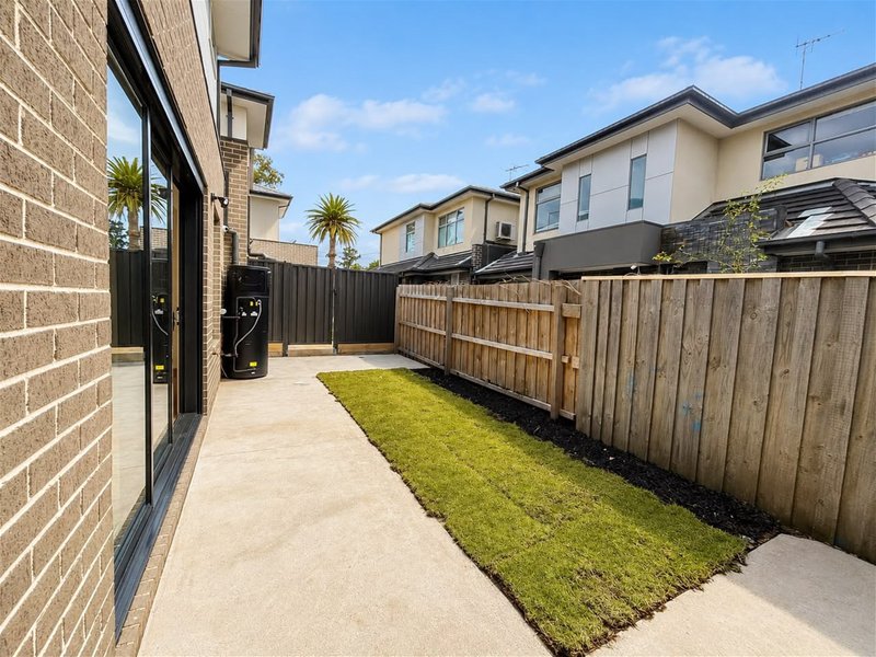 Photo - 2/20 Duffy Street, Essendon North VIC 3041 - Image 7