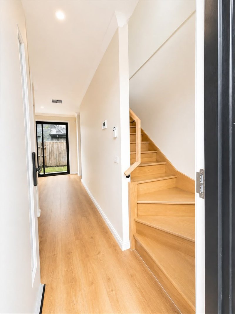 Photo - 2/20 Duffy Street, Essendon North VIC 3041 - Image 8