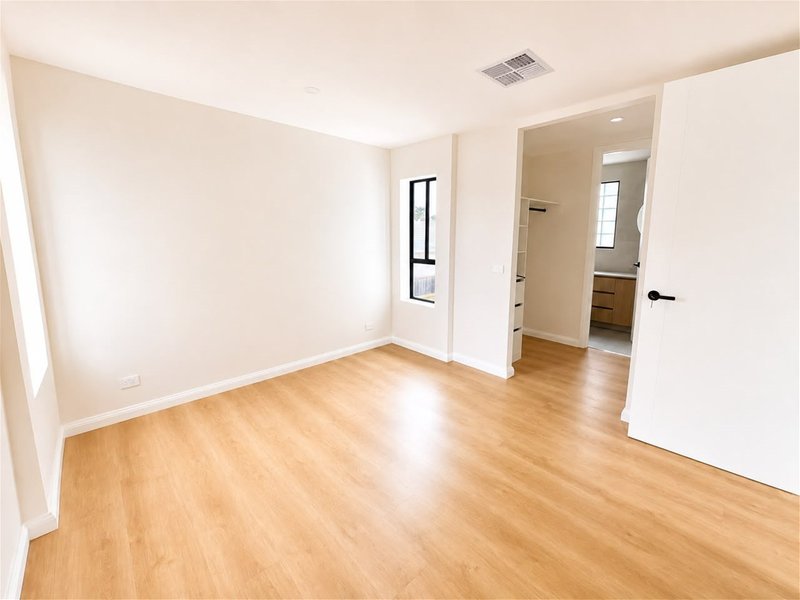 Photo - 2/20 Duffy Street, Essendon North VIC 3041 - Image 9