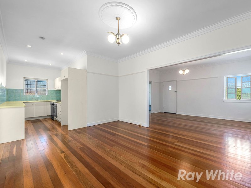 Photo - 220 Edinburgh Castle Road, Wavell Heights QLD 4012 - Image 2