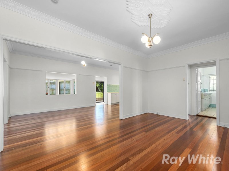 Photo - 220 Edinburgh Castle Road, Wavell Heights QLD 4012 - Image 3