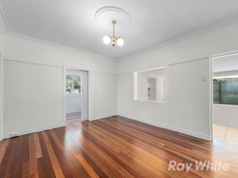 Photo - 220 Edinburgh Castle Road, Wavell Heights QLD 4012 - Image 5