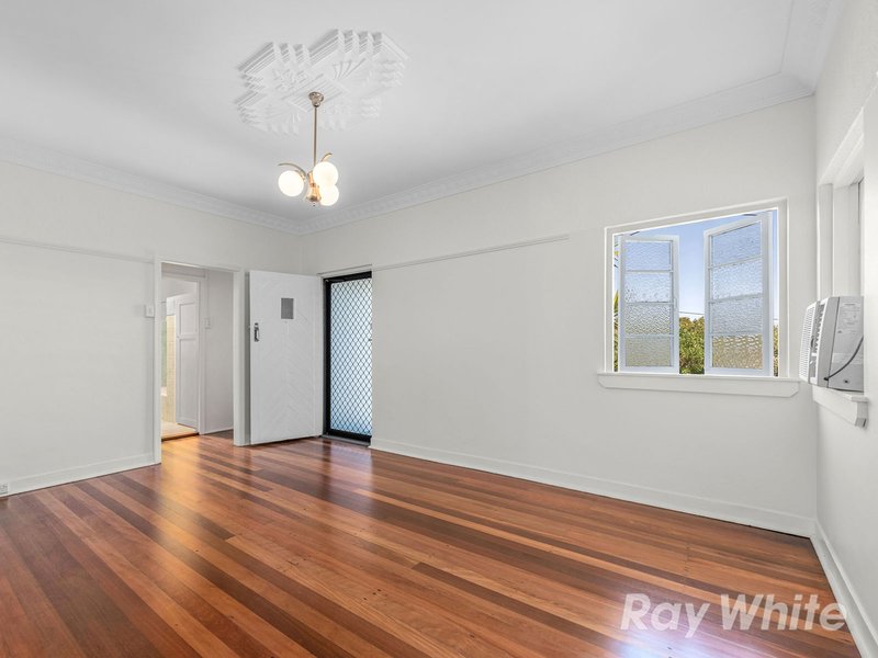 Photo - 220 Edinburgh Castle Road, Wavell Heights QLD 4012 - Image 8