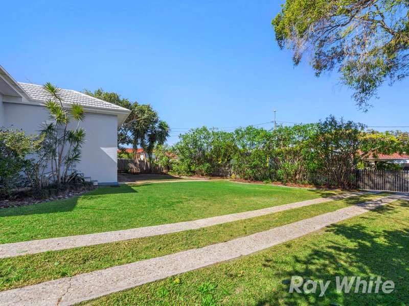 Photo - 220 Edinburgh Castle Road, Wavell Heights QLD 4012 - Image 16