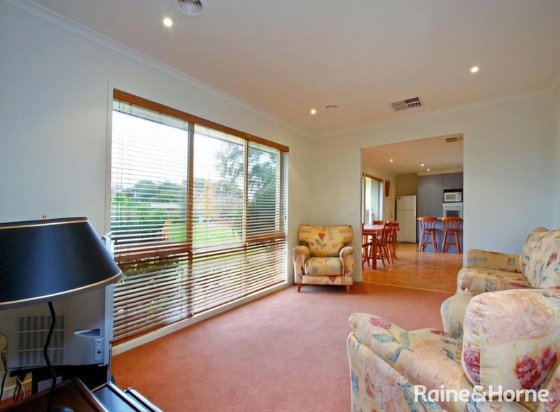 Photo - 220 Eighth Avenue, Rosebud VIC 3939 - Image 3